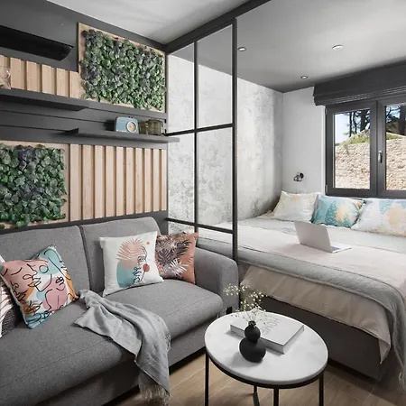 Walls Apartment *